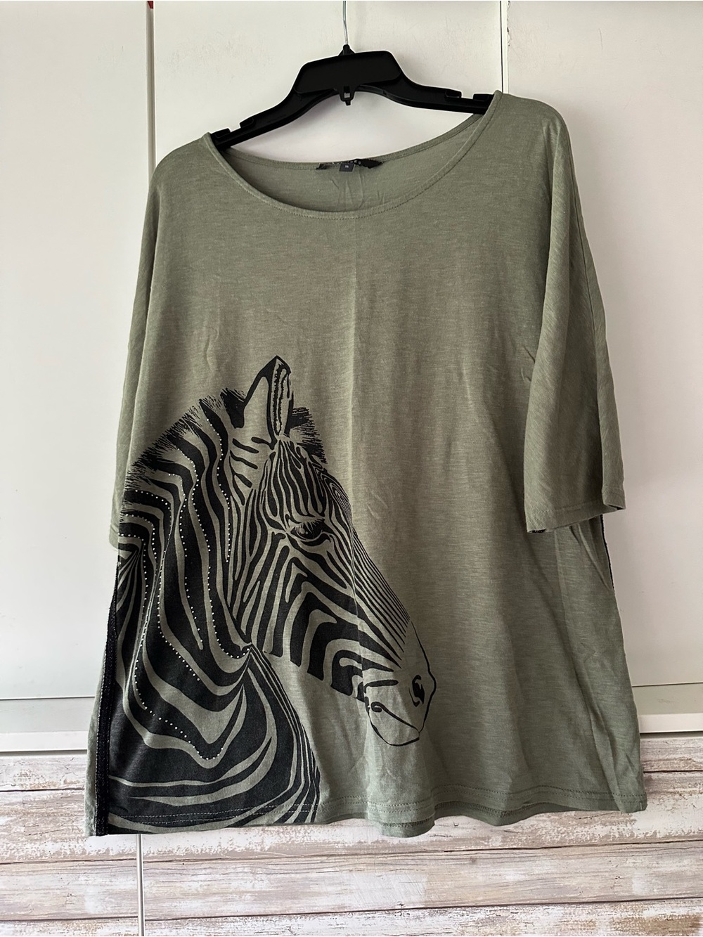 🦓 Love Tees Zebra Graphic Top Olive Green Rhinestone Accent UK 16 US 12